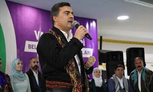 Turkish electoral body bars Kurdish winner, appoints AKP candidate Van mayor