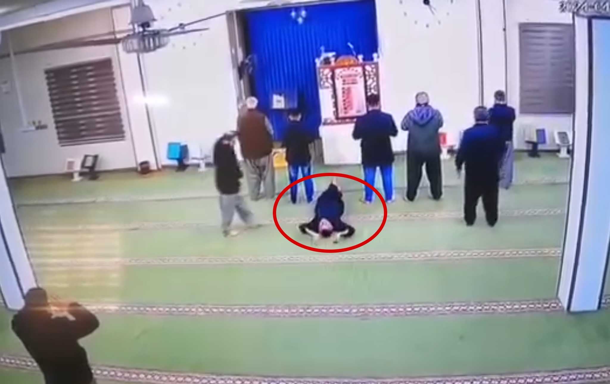 بانگبێژێک لە راپەڕین دوای چەند چرکەیەک لە تەواوکردنی بانگی بەیانی گیان لەدەستدەدات