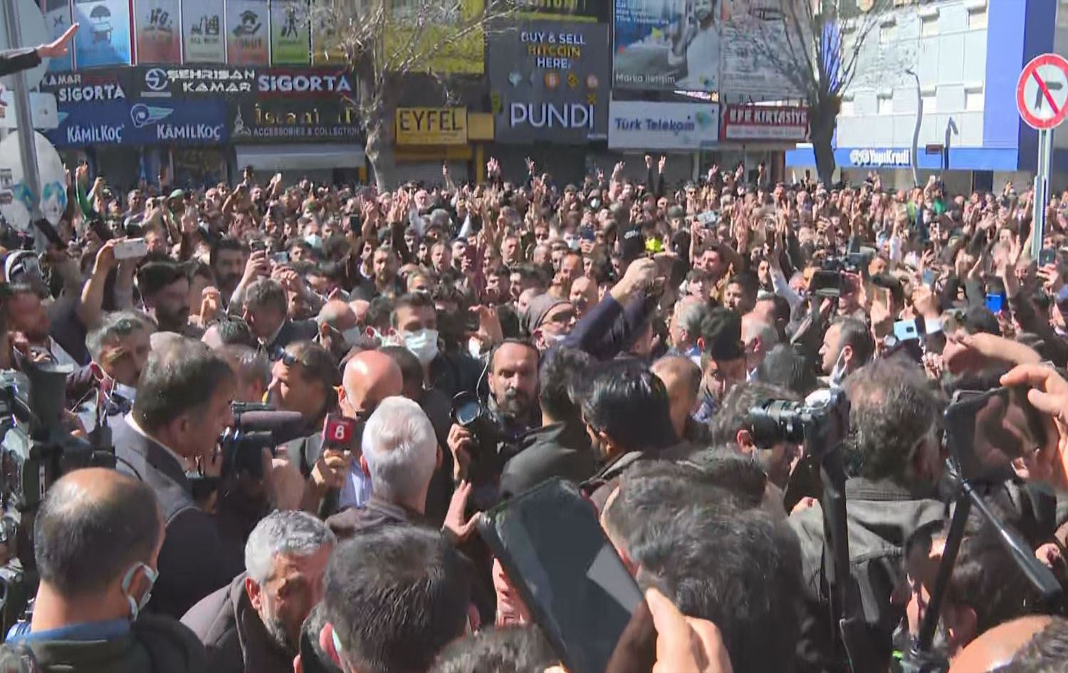 Protests erupt in Turkey against Van mayor decision