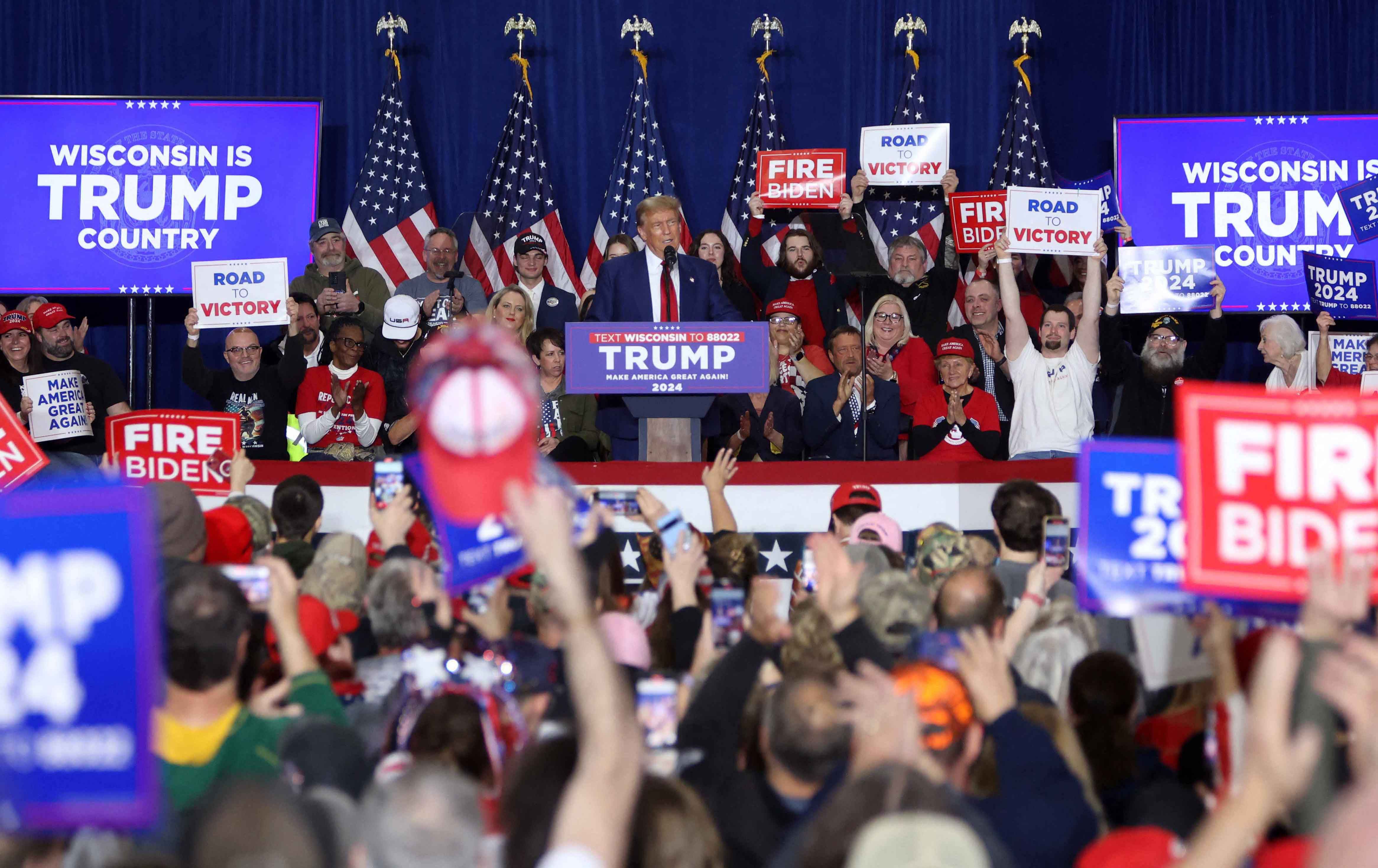 راپرسی؛ وێڕای دابەشبوونی سیاسی ئەمریکییەکان لەسەر بەها دیموکراسییەکان یەکدەنگن