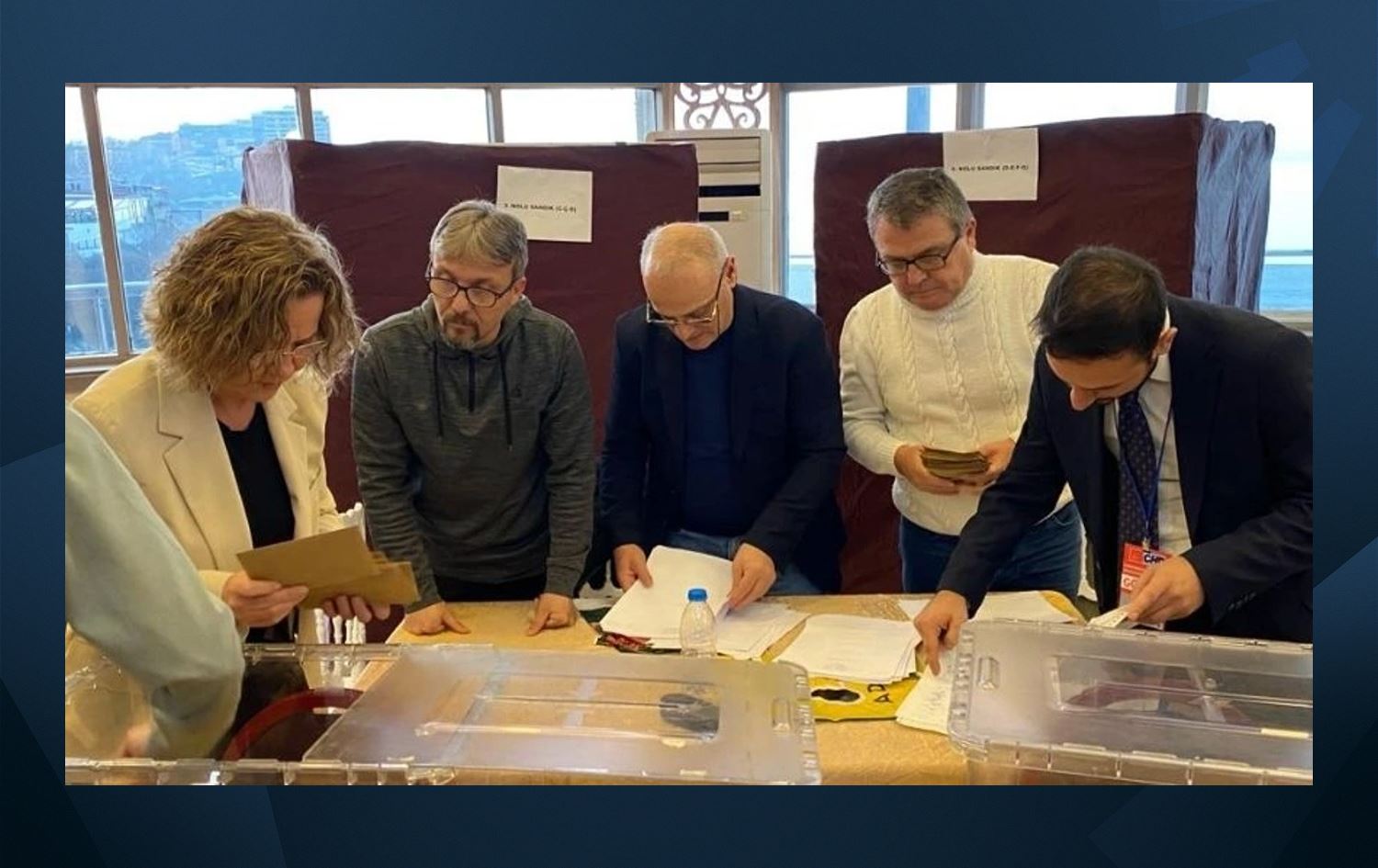 Foto: Oy sayımı yapılırken 