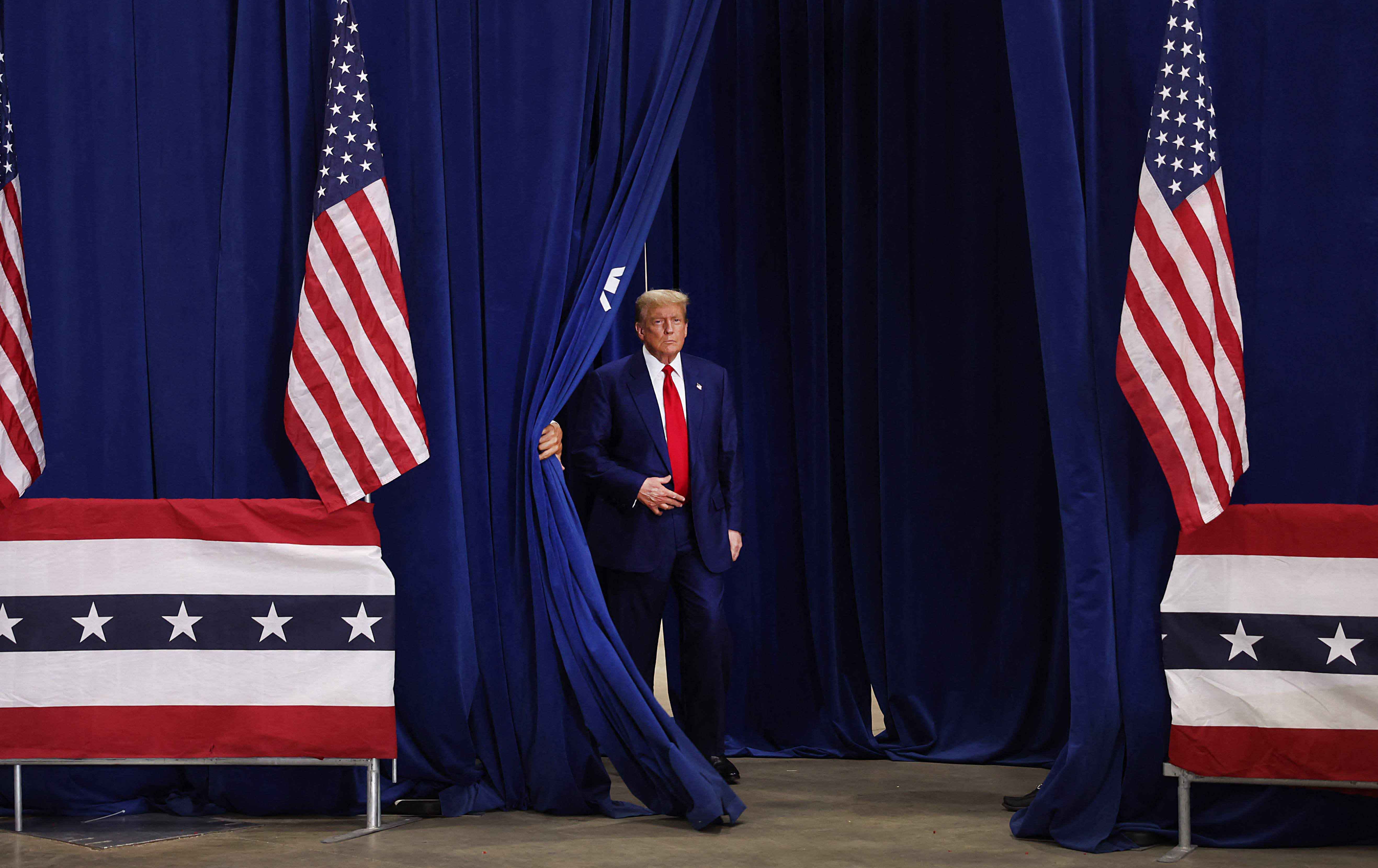 نوێترین راپرسی؛ لە حەوت ویلایەتی یەکلاکەرەوەدا ترەمپ لە شەشیان پێش بایدنە