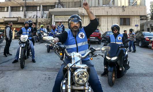 مجموعة من راكبي الدراجات النارية يصلون وجبات الإفطار للمحتاجين في دمشق 