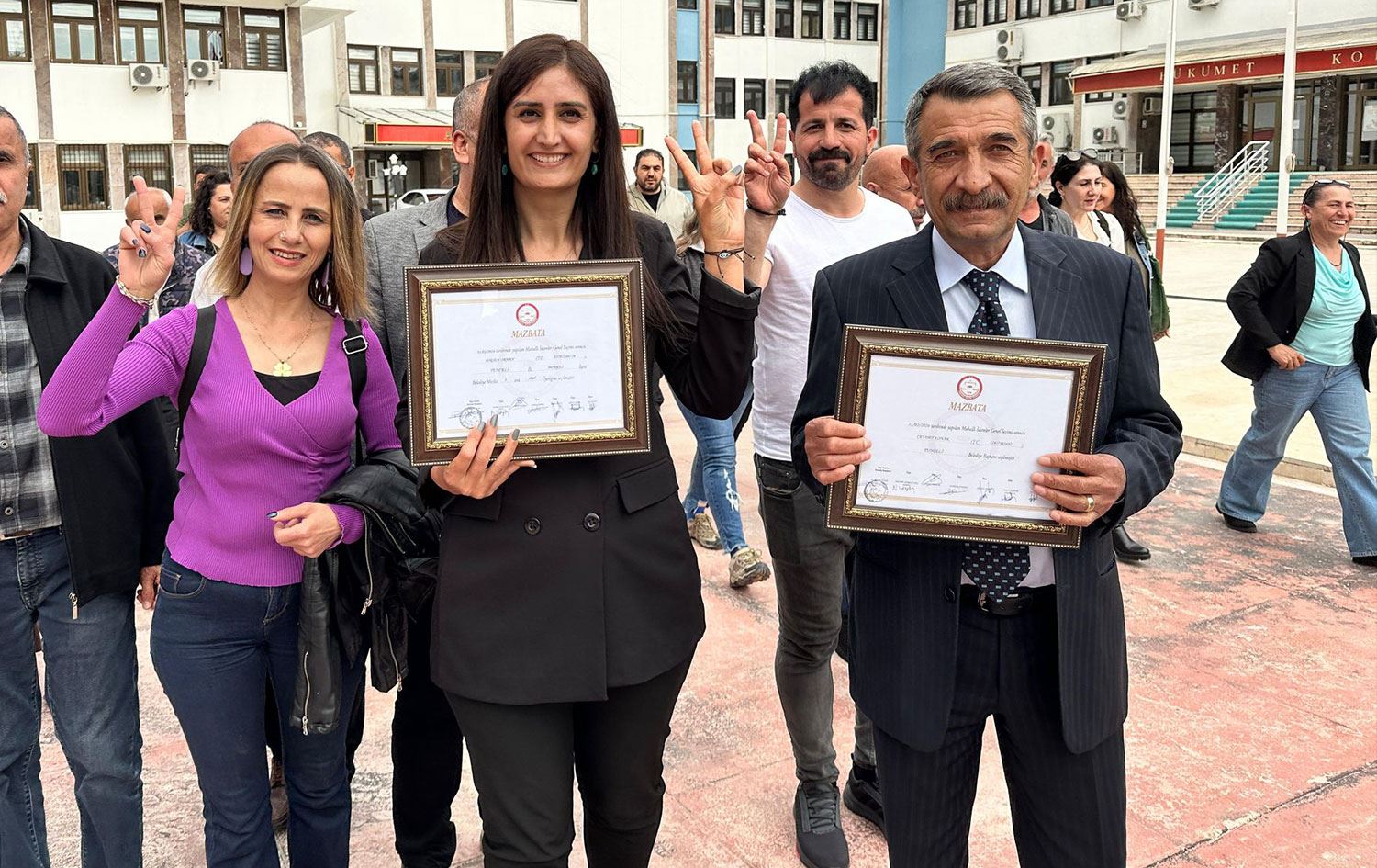 Dersim’de eş başkanlar mazbatasını aldı Foto: Ali Haydar Gözlü / Rûdaw