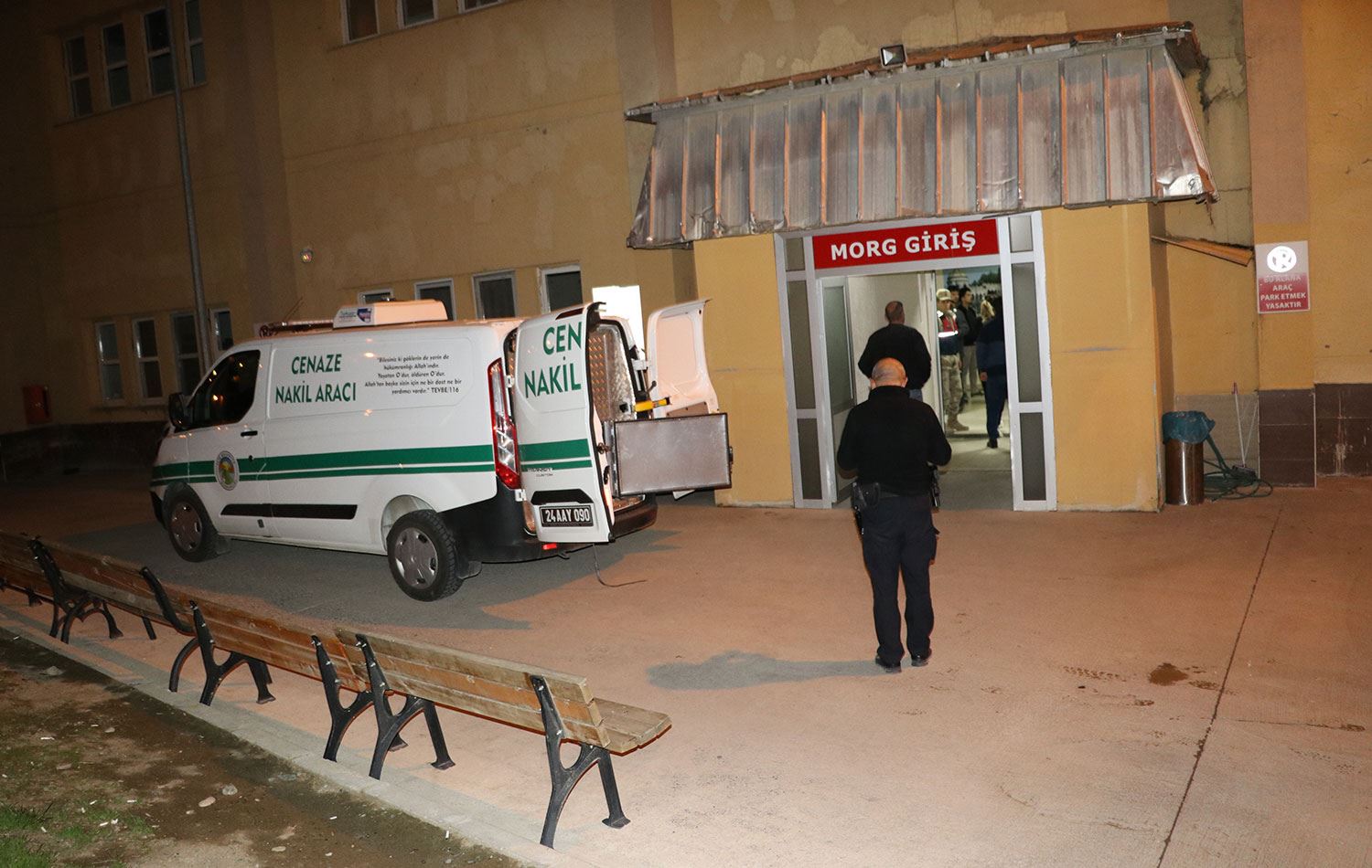 İşçinin cenazesi morgdan alındı. / AA