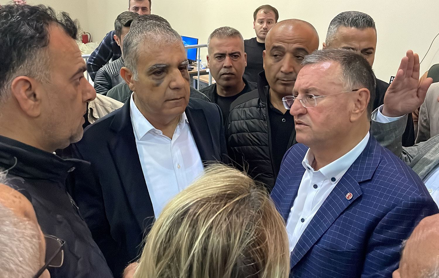 Lüfü Savaş seçim çalışmalarındayken. / AA