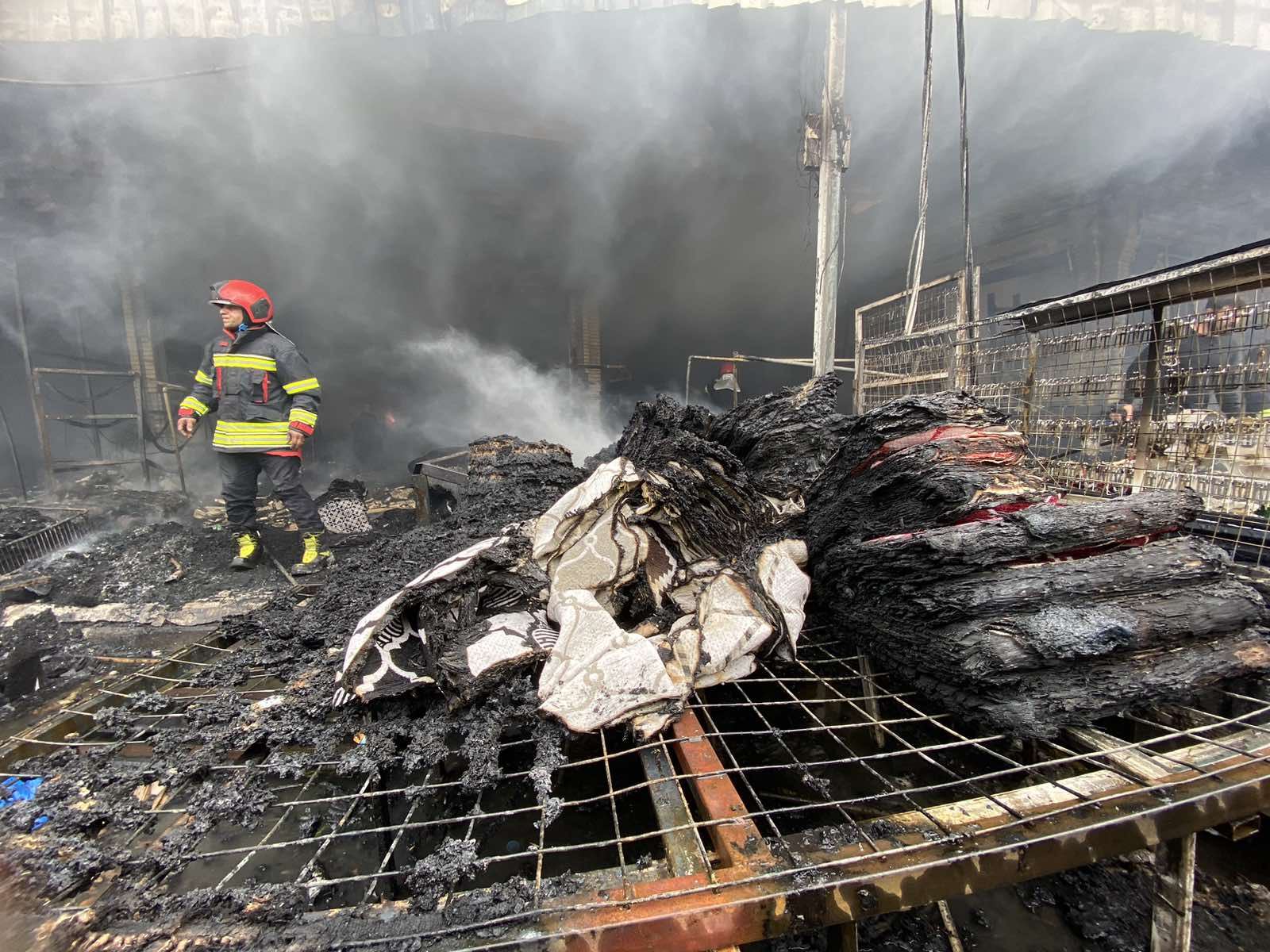 ئاگر لە بازاڕی لەنگە