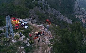 The aftermath of a cable car cabin crash in Turkey's southern city of Antalya. Photo: AA
