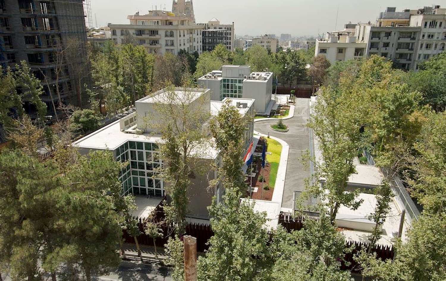 هۆڵەندا باڵیۆزخانەکەی لە تاران داخست