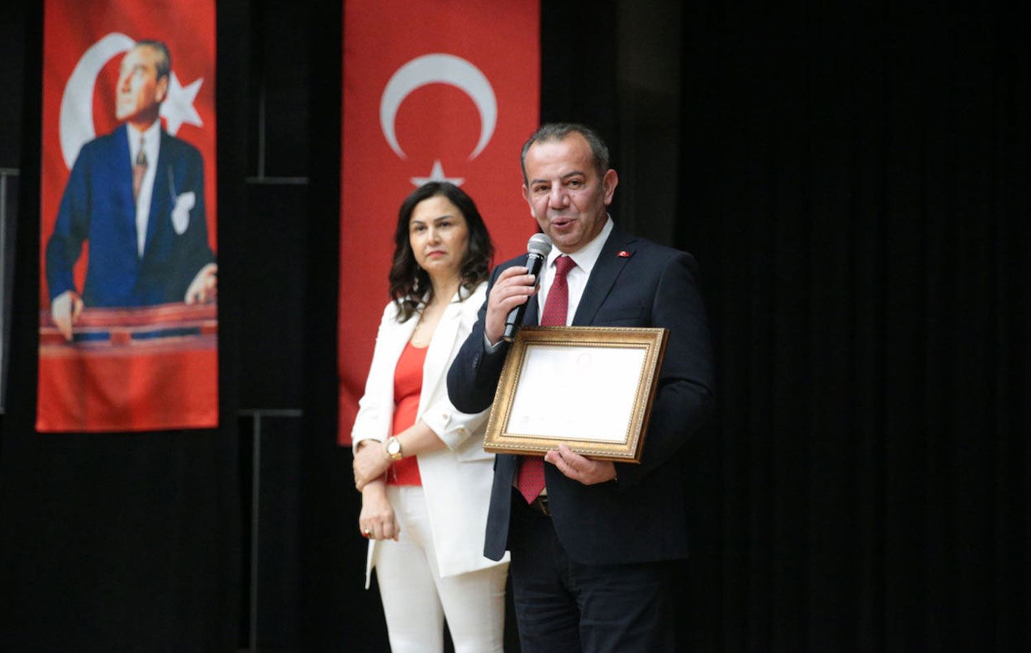 Tanju Özcan yakın zamanda mazbata aldı / AA