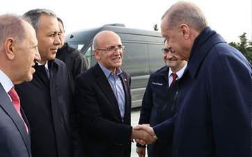 Cumhurbaşkanı Recep Tayyip Erdoğan ile Hazine ve Maliye Bakanı Mehmet Şimşek 