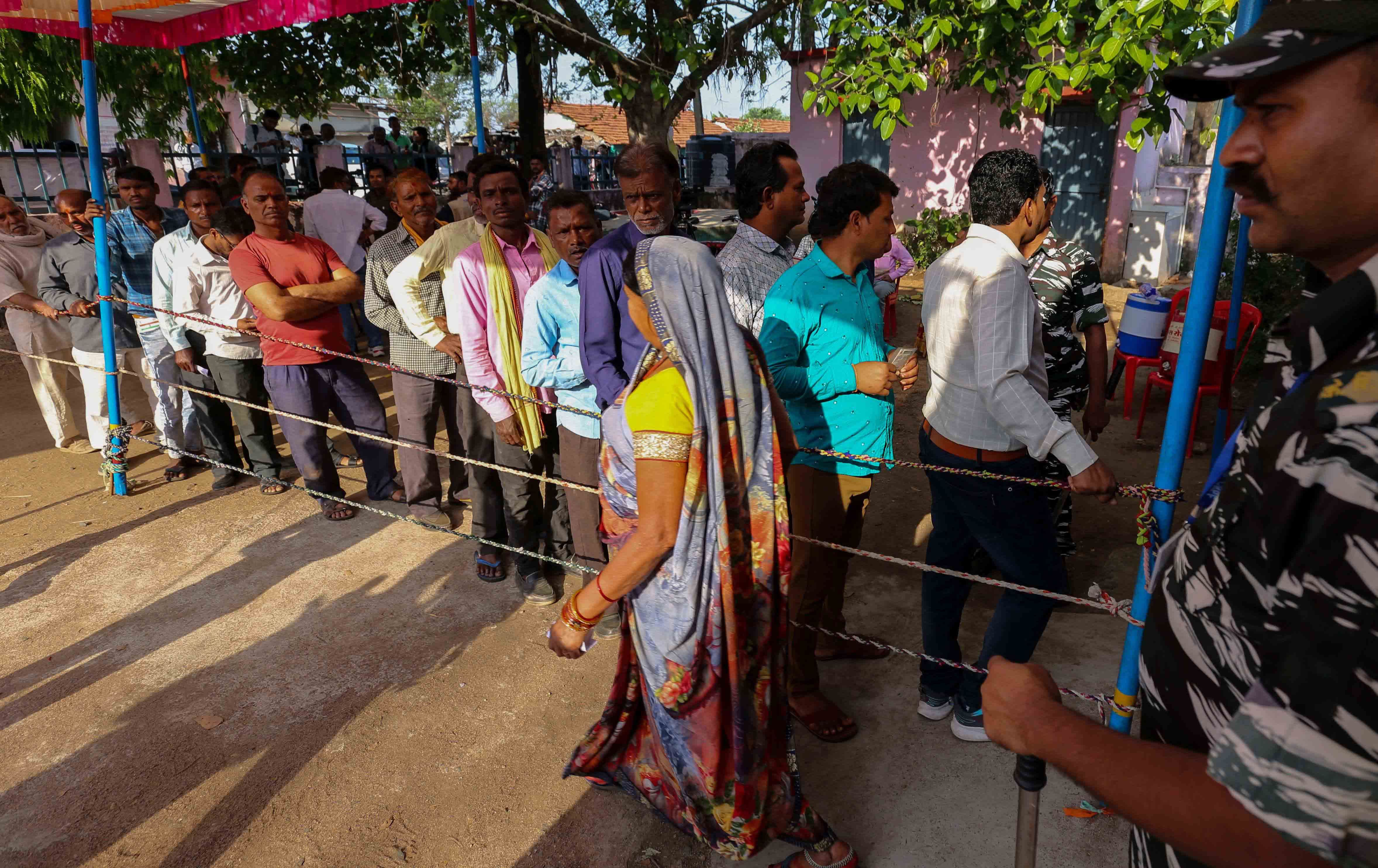 گەورەترین هەڵبژاردنی جیهان دەستیپێکرد و هیندییەکان دەنگ دەدەن