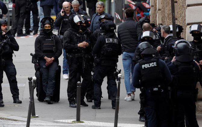 ئەوەی هەڕەشەی خۆتەقاندنەوەی لەبەردەم کۆنسوڵخانەی ئێران لە پاریس دەکرد، دەستگیرکرا