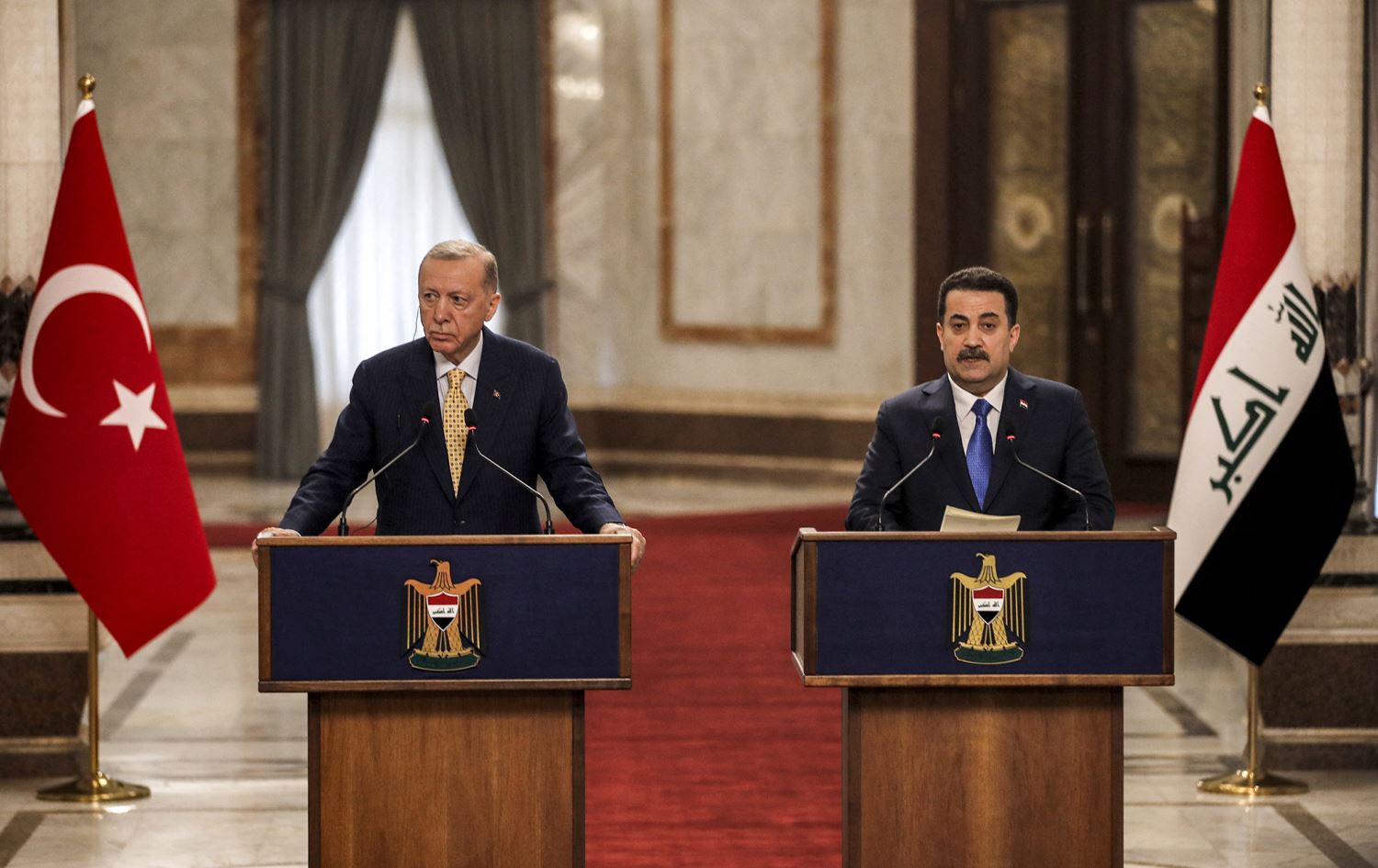 رەجەب تەیب ئەردۆغان، سەرۆککۆماری تورکیا و محەممەد شیاع سوودانی، سەرۆکوەزیرانی عێراق لە بەغدا.