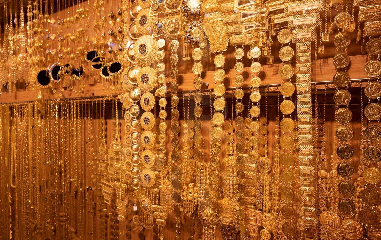 نرخی زێڕ بەرزبووەوە؛ پێشبینییەکان بۆ رۆژانی داهاتوو چین؟