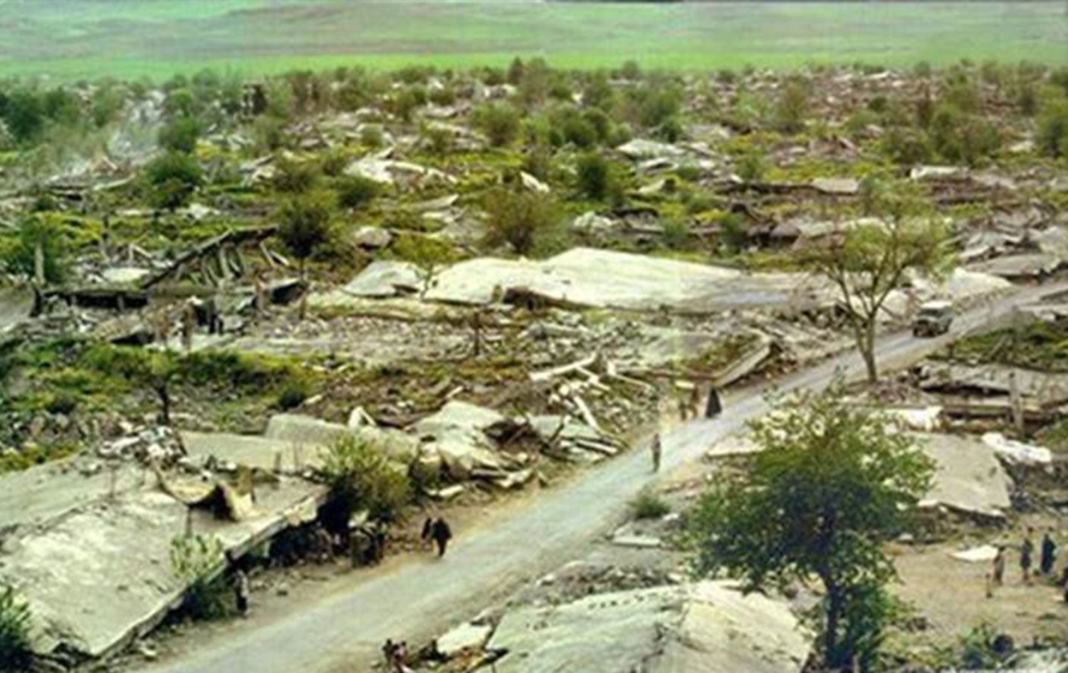 1974'de Baas rejiimi tarafından napalm bombaları ile bombalanan Qeladize 