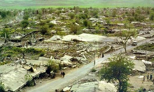 1974'de Baas rejiimi tarafından napalm bombaları ile bombalanan Qeladize 