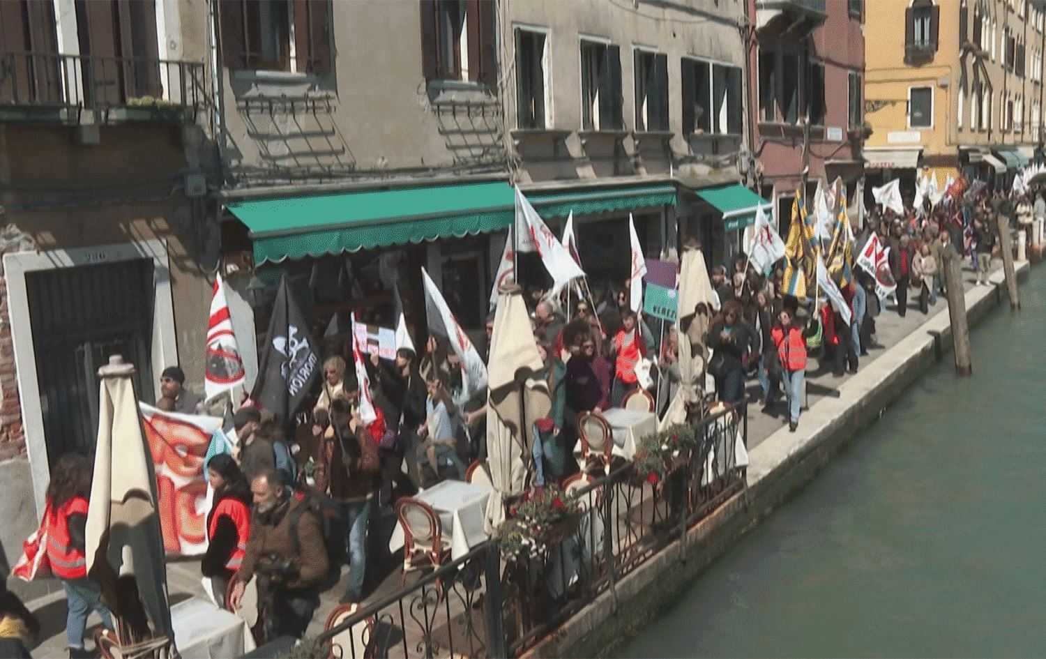 گەڕان بە شوێنە دیارەکانی شاری ڤێنیسی ئیتاڵیا دەبێت بە پارە؛ هەرکەس سەرپێچی بکات سزا دەدرێت