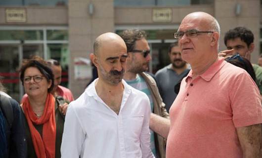 Yönetmen Çayan Demirel (solda) ve gazeteci Ertuğrul Mavioğlu