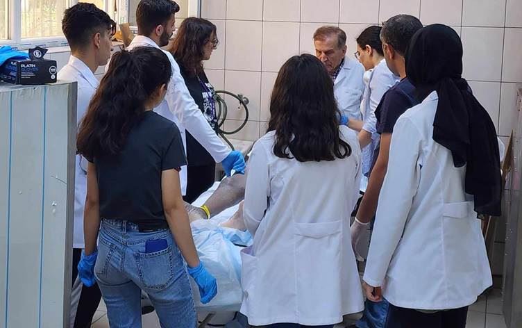 Zanîngeha Dîcleyê ji bo xwendekarên bijîşkiyê ji Amerîkayê kadavra anî