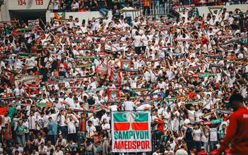Amedspor fans supporting the team during a match in the Turkish Second League. Photo: Amedspor/Twitter