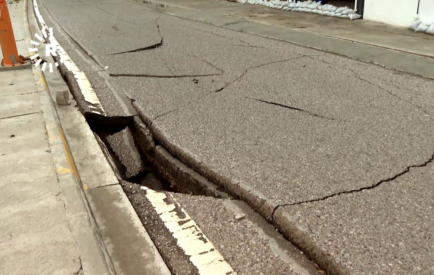  لە ژێر قیری ئەو شوێنەی رۆچووە، کێبڵی کارەبا هەیە