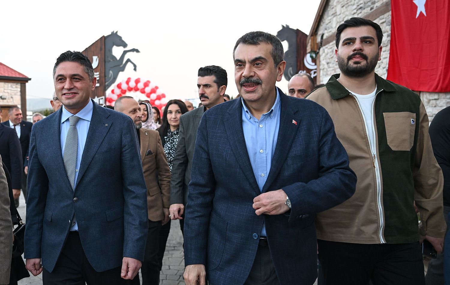 Türkiye Milli Eğitim Bakanı Yusuf Tekin (Ortada) / AA