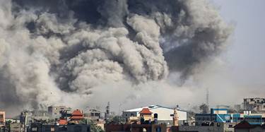 تصاعد الدخان بعد قصف إسرائيلي - AFP