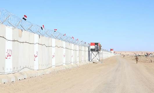 الجدار الخرساني الذي بناه العراق على الحدود مع سوريا 
