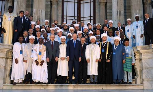Erdoğan, Dolmabahçe Çalışma Ofisi'nde düzenlenen Dünya İslam Bilginleri İstişare Toplantısı'na katıldı. / AA