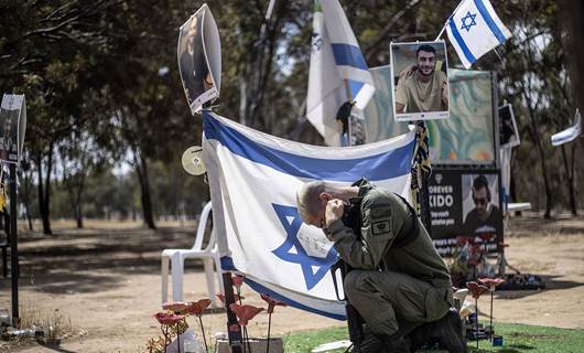 İsrail'in kuruluşundan itibaren öldürülen asker ve siviller için düzenlenen milli anma etkinliklerinde saygı duruşunda bulunuldu. / AA