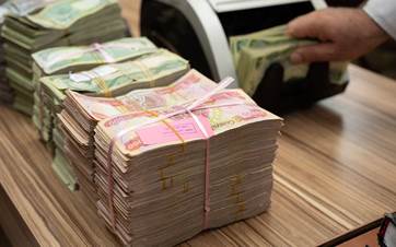 Iraqi dinars at a public bank in Erbil on August 19, 2020. Photo: Bilind T. Abdullah/Rudaw