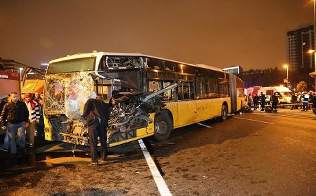 Metrobüs kazası D-100'ü kapattı