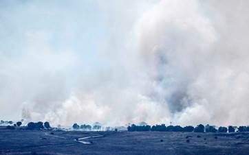 تصاعد الدخان من مرتفعات الجولان بعد اطلاق قذائف من جنوب لبنان - AFP