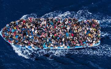 لاجئون سوريون في البحر 