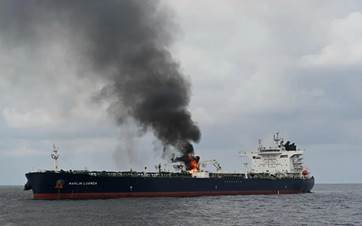 Foto: Kızıldeniz'de Husilerin vurduğu bir gemi / Arşiv