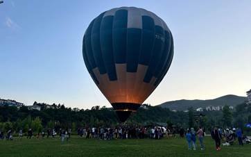 Her yıl doğal güzellikleriyle ön plana çıkan Dersim'de ilk kez sıcak hava balonu uçuruldu
