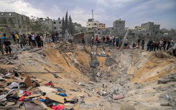 آثار القصف الإسرائيلي على غزة - AFP