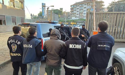 İtalya, İsviçre, Almanya ve Türkiye'de organize suç örgütüne yönelik düzenlenen operasyonlarda 19 kişi gözaltına alındı. / AA