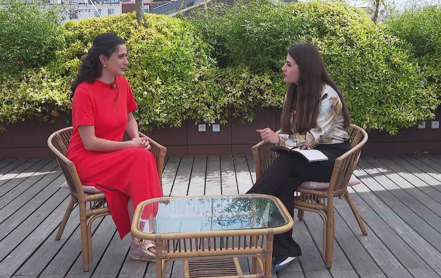 Derhênera Fransî Louise Courvoisierê ji Rûdawê re behsa çîroka belgefîlma xwe kir / Wêne: Rûdaw