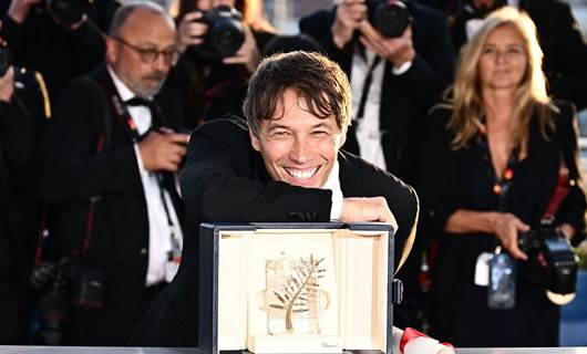 Altın Palmiye ödülü, Amerikalı yönetmen Sean Baker'ın "Anora" drama filmine verildi./ AFP