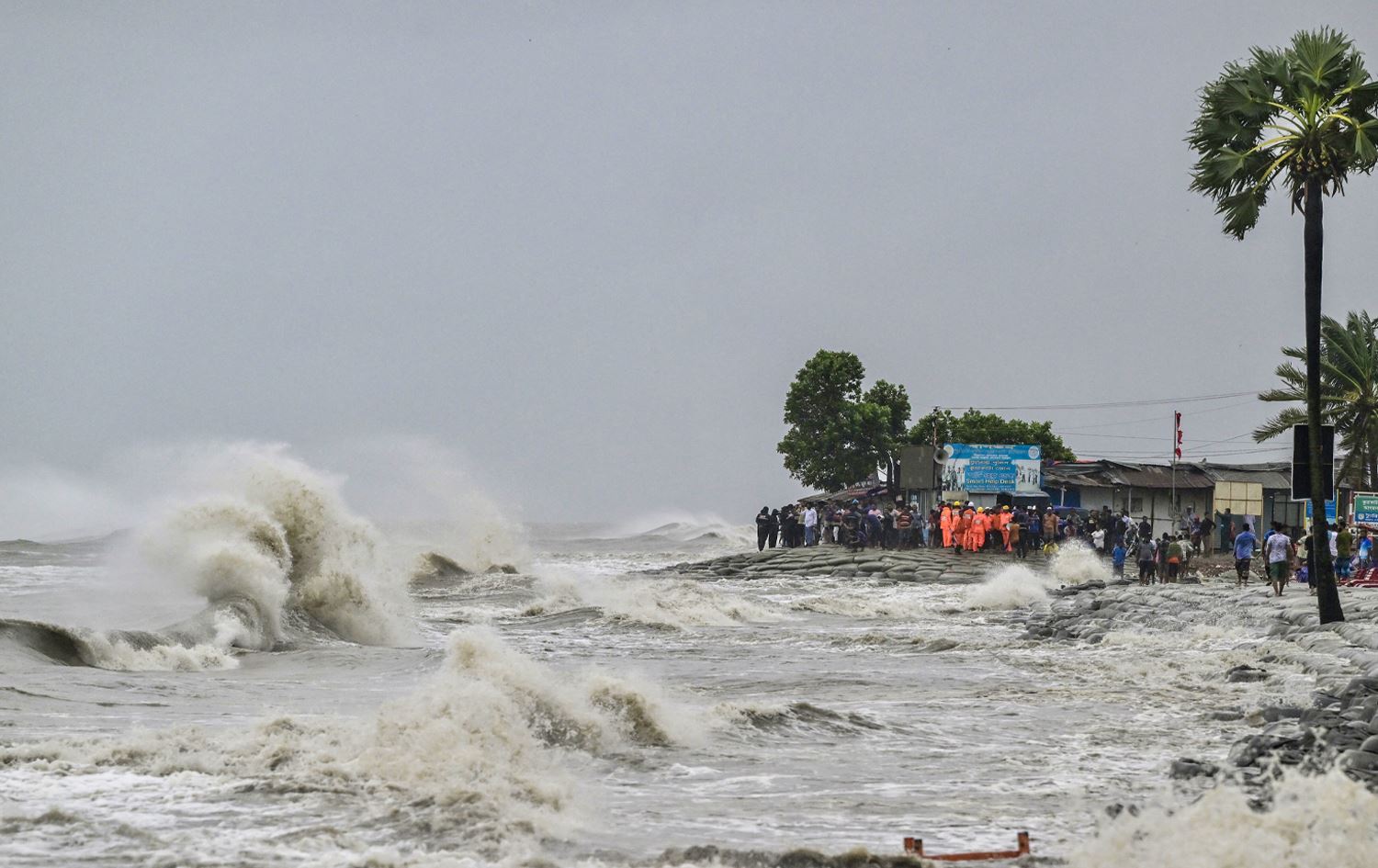 لە بەنگلادیش زریان هەڕەشە لە ژیانی 800 هەزار کەس دەکات