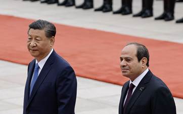 الرئيس الصيني لدى استقباله نظيره المصري - AFP