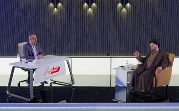 Ammar al-Hakim (right) speaking during Bestoon Talk in Baghdad 