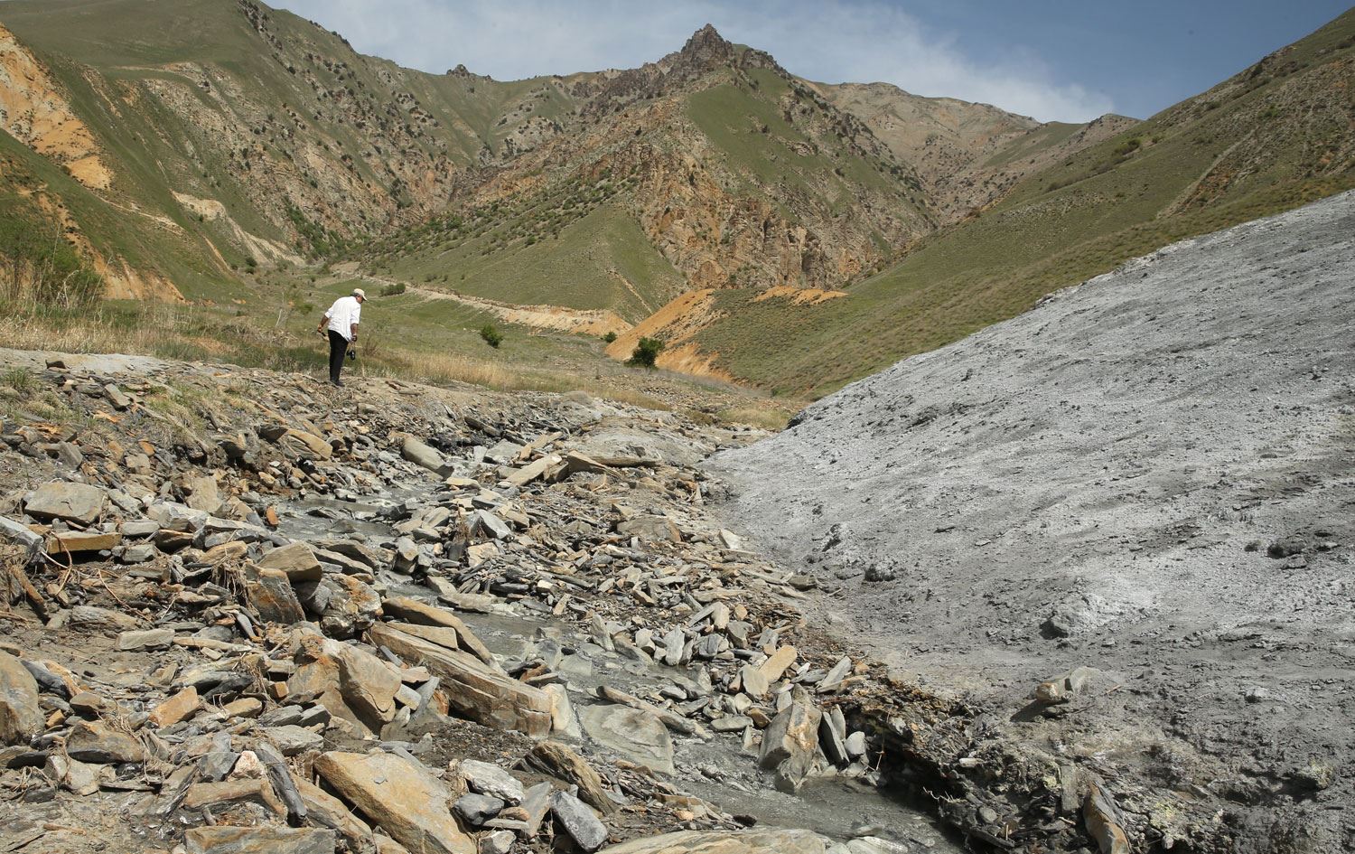 Lêkolêr li Colemêrgê lêkolînan dikin / Wêne: AA