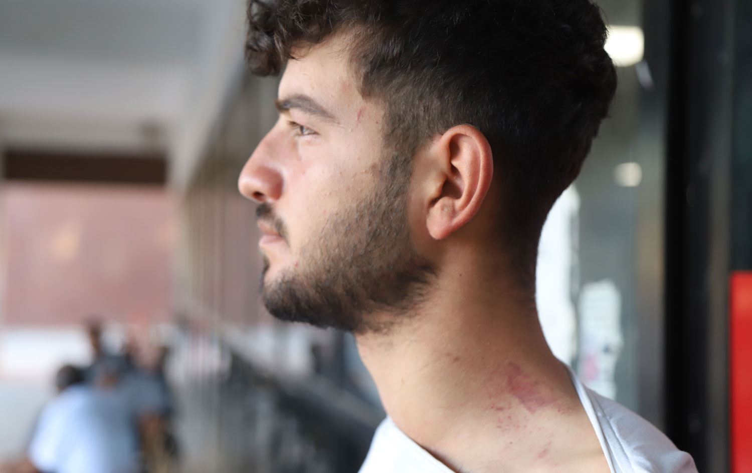 Ciwanekî ku polîsan lê xistiye / Wêne: MA