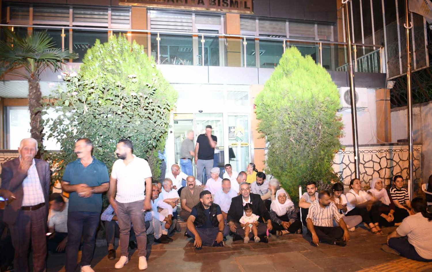 Li ber Şaredariya Bismilê nobet tê girtin / Wêne: Abdulselam Akinci-Rûdaw