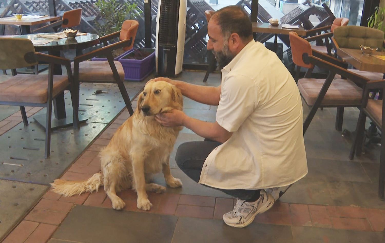 کوردێک لە ئامەد بەهۆی بەکارهێنانی زمانی کوردی لە کافێکەی لە ماڵەکەی خۆی زیندانی دەکرێت