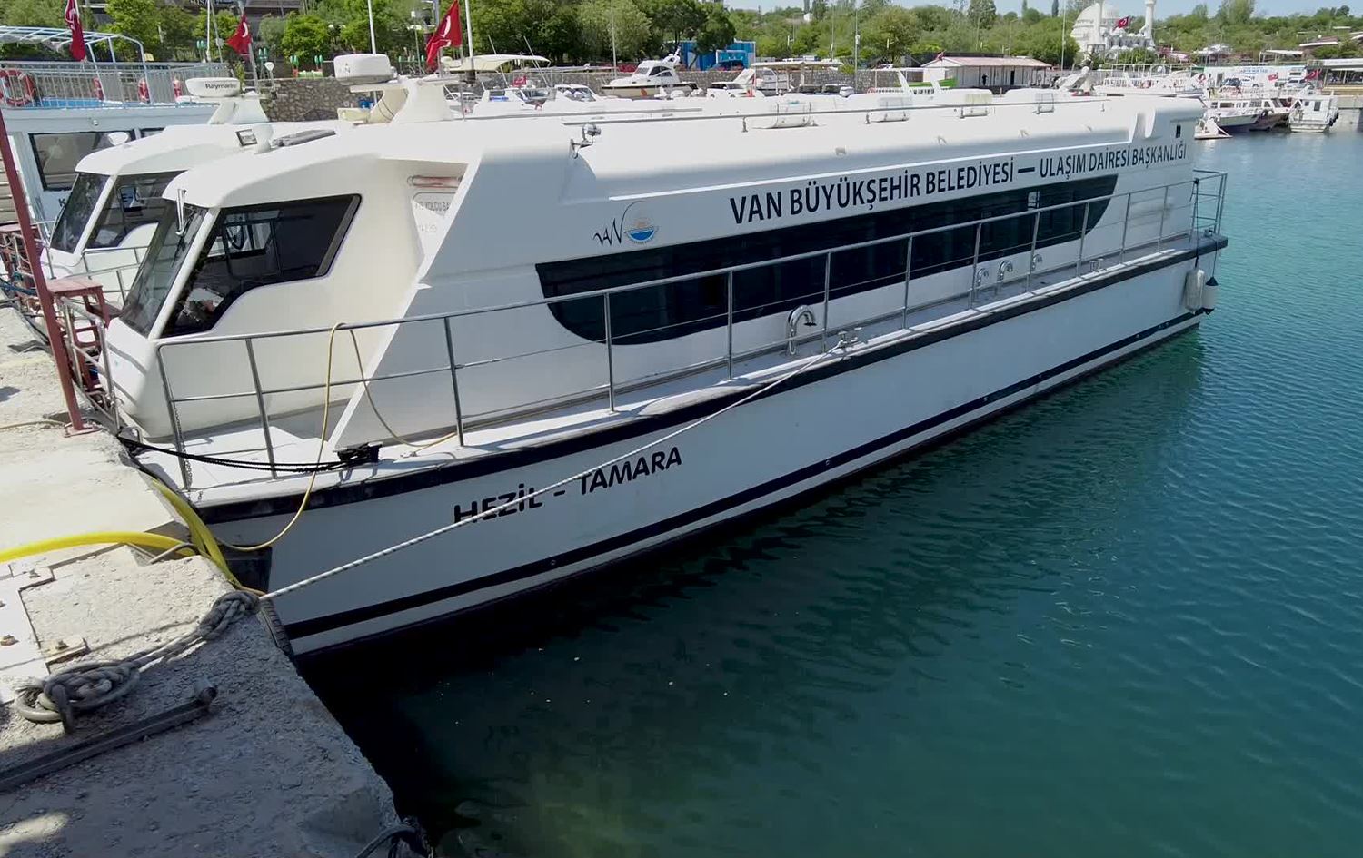Otobusên deryayî yên Gola Wanê/Wêne: Anka