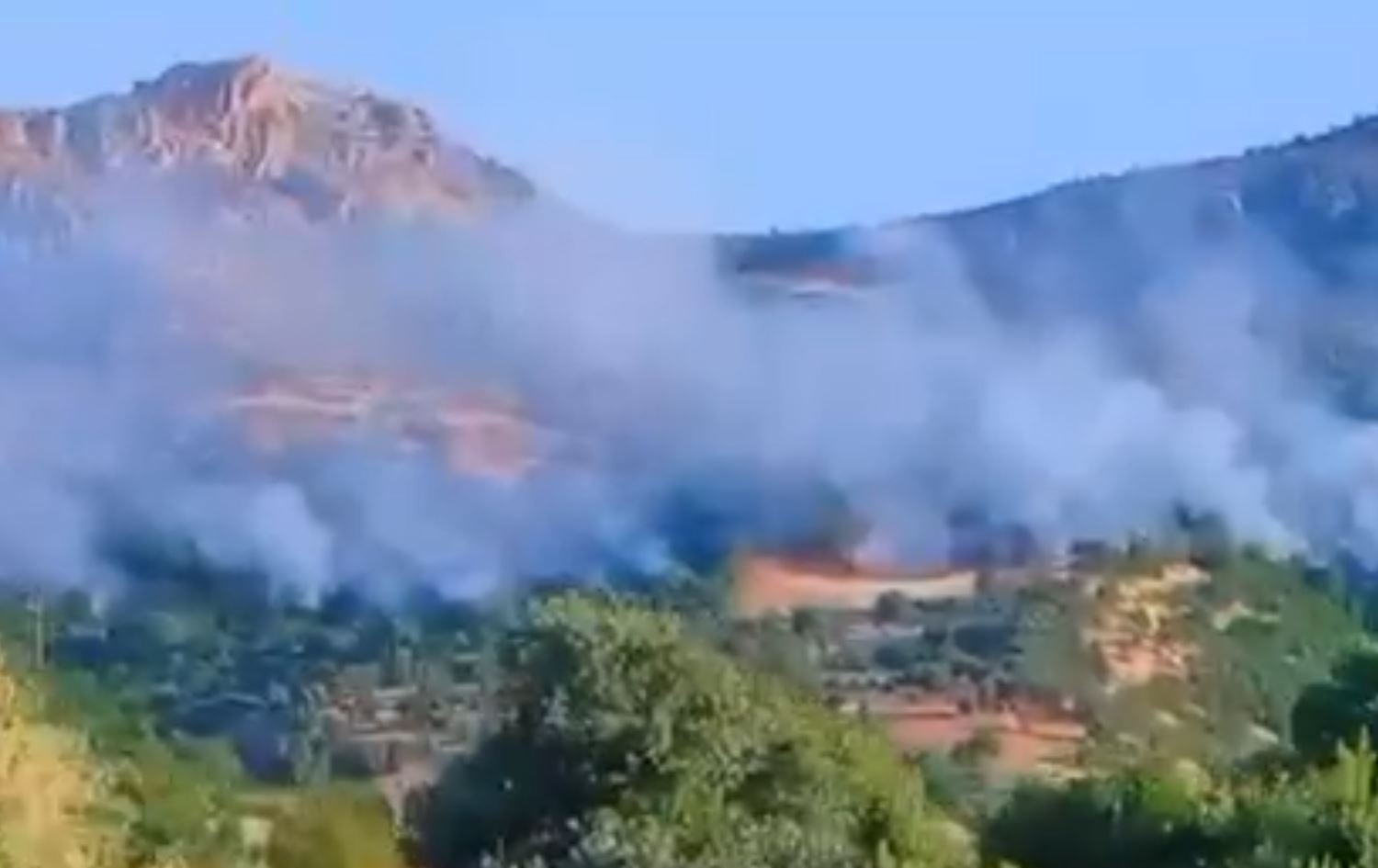 بەهۆی شەڕی پەکەکە و تورکیا ئاگر لە سنووری دوو گوندی ئامێدی کەوتووەتەوە